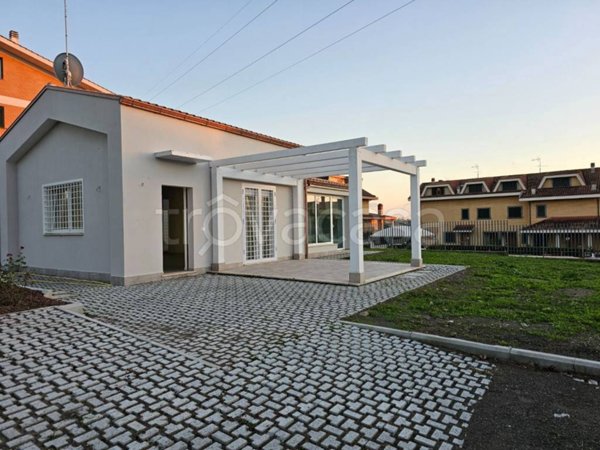 casa indipendente in vendita a Roma in zona Osteria del Curato