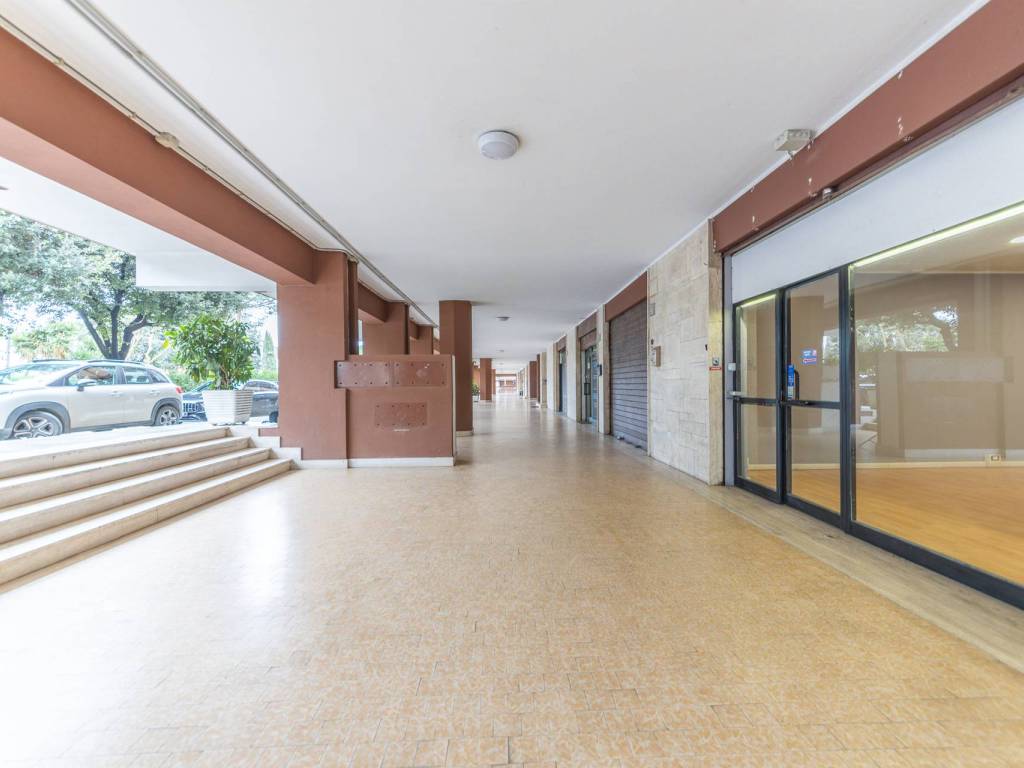 negozio in vendita a Roma in zona Alessandrino