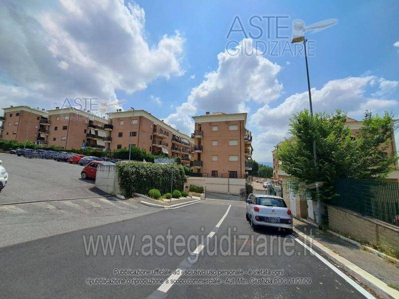 appartamento in vendita a Roma in zona Finocchio