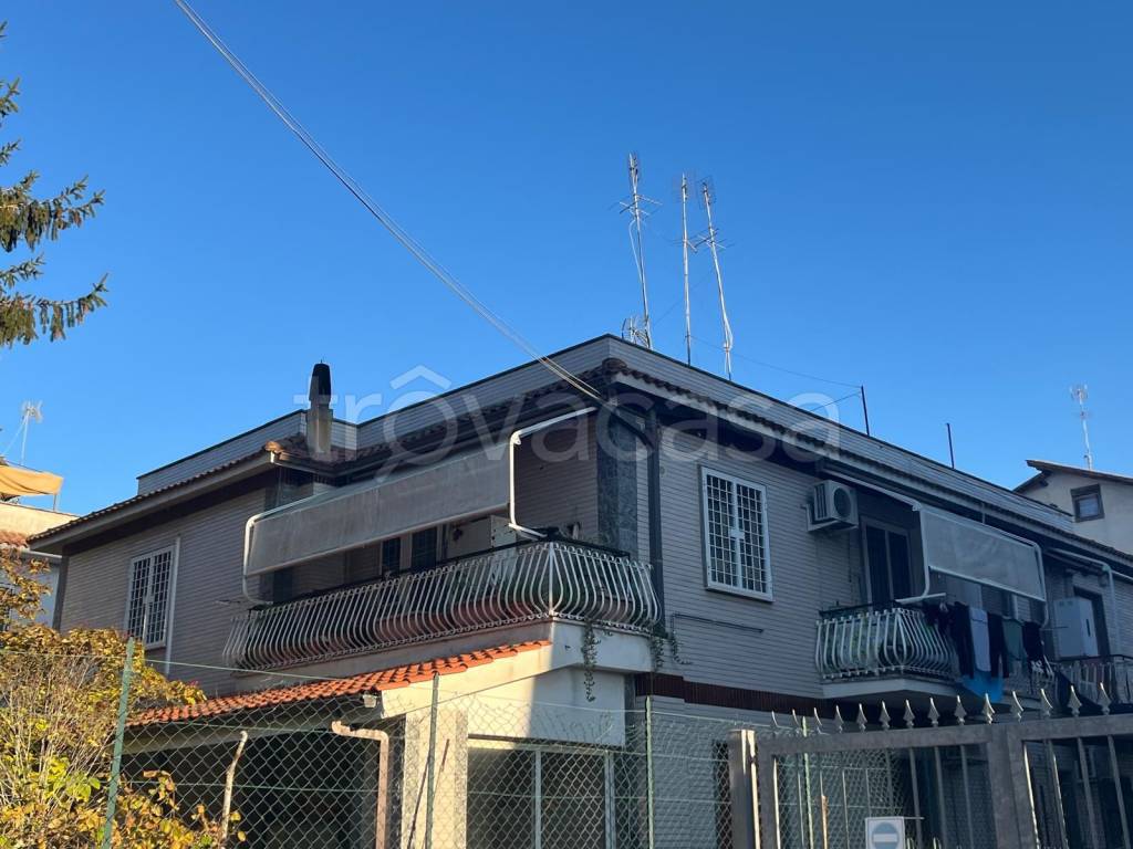 appartamento in vendita a Roma in zona Selva Candida