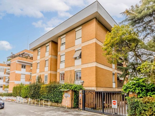 appartamento in vendita a Roma in zona Tomba di Nerone