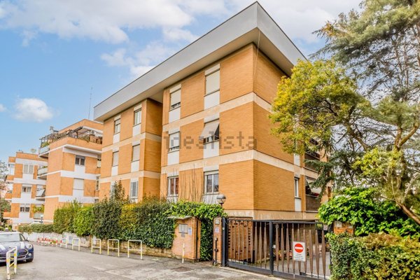 appartamento in vendita a Roma in zona Tomba di Nerone
