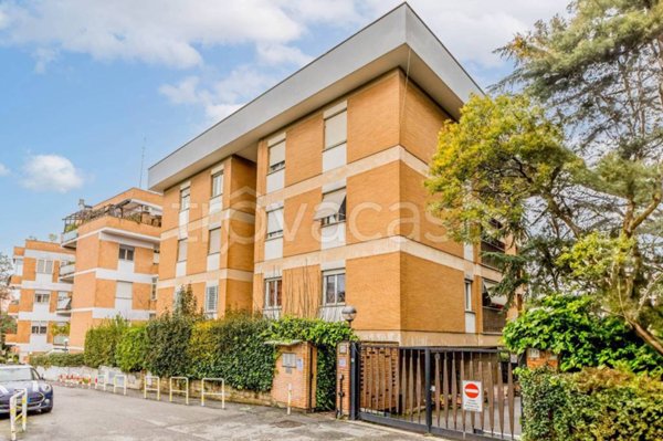 appartamento in vendita a Roma in zona Tomba di Nerone