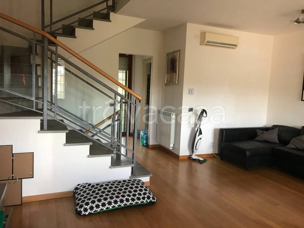 casa indipendente in vendita a Roma in zona Mezzocammino