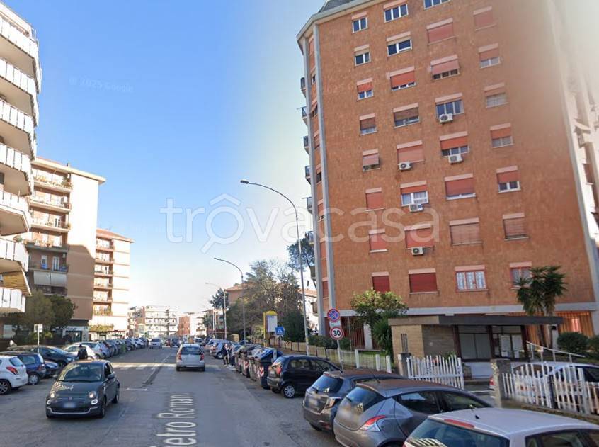 appartamento in vendita a Roma in zona Torre Spaccata