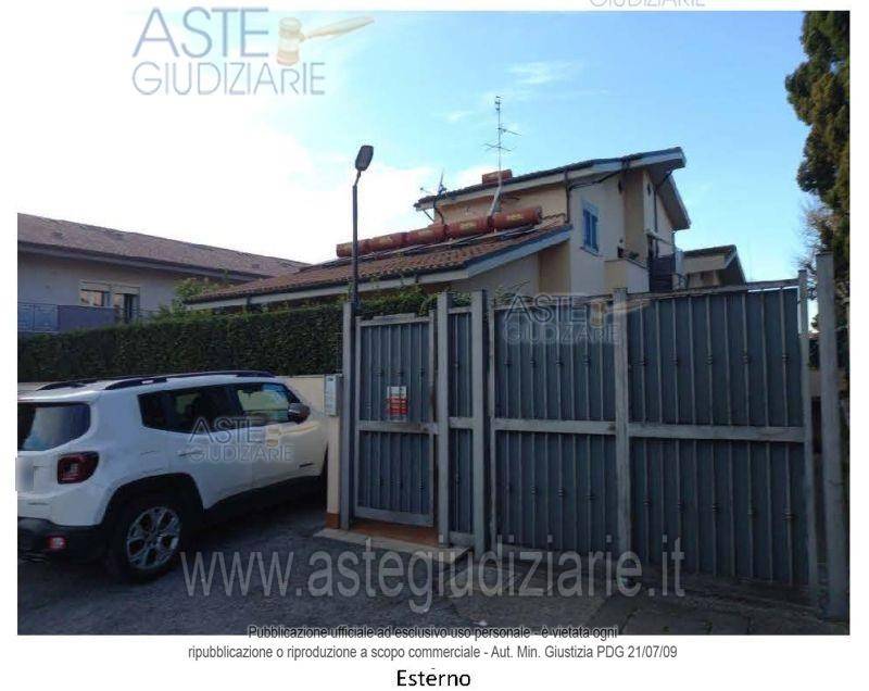appartamento in vendita a Roma in zona Appio Latino