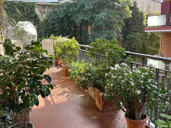 appartamento in vendita a Roma in zona Tomba di Nerone