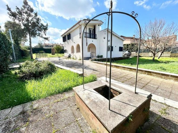 casa indipendente in vendita a Roma in zona Spregamore