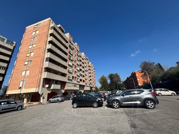 appartamento in vendita a Roma in zona Spinaceto