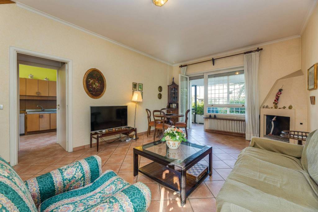 casa indipendente in vendita a Roma in zona Casal Palocco