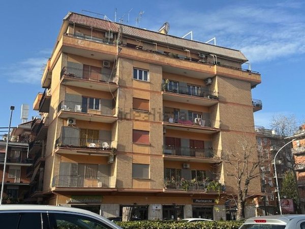 appartamento in vendita a Roma in zona Appio Claudio