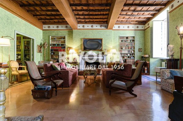 appartamento in vendita a Roma in zona Parione/Sant'Eustachio