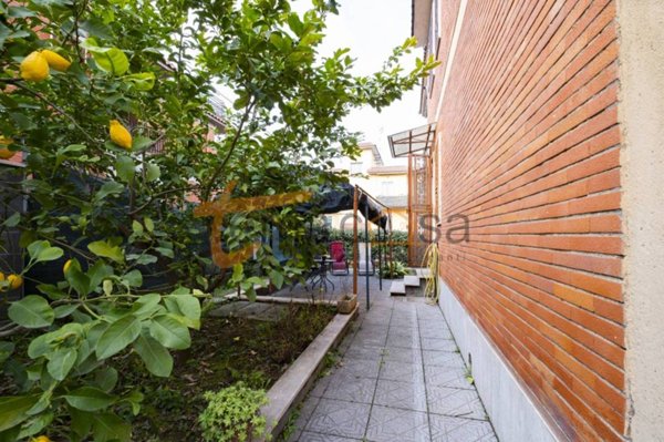 appartamento in vendita a Roma in zona Finocchio