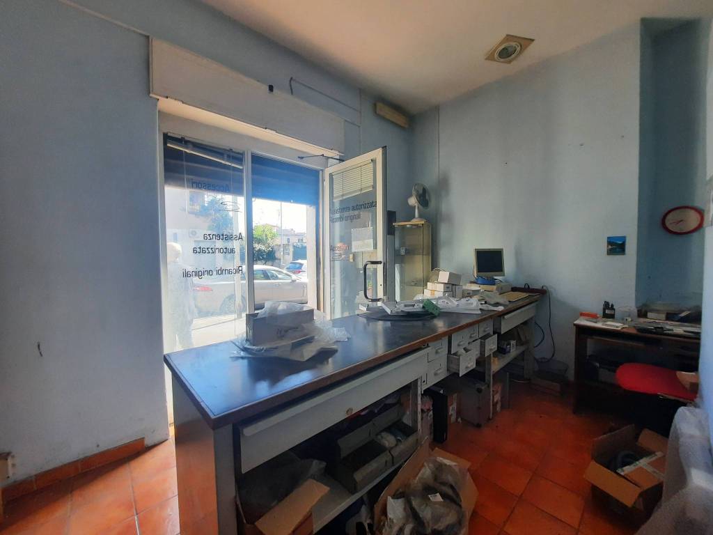 negozio in vendita a Roma in zona Alessandrino