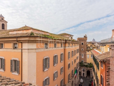 appartamento in vendita a Roma in zona Parione/Sant'Eustachio