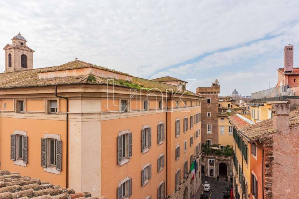 appartamento in vendita a Roma in zona Trevi-Colonna