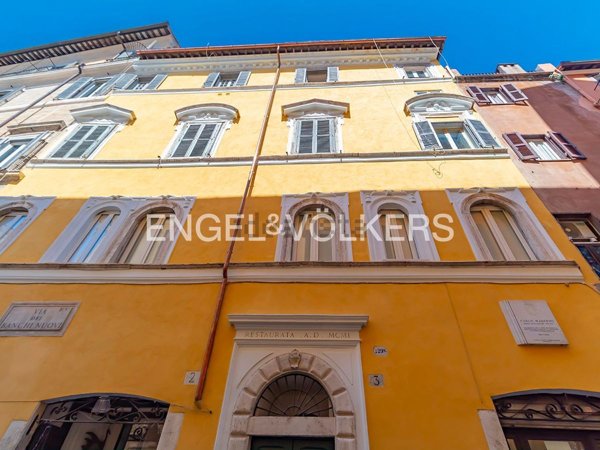 appartamento in vendita a Roma in zona Parione/Sant'Eustachio