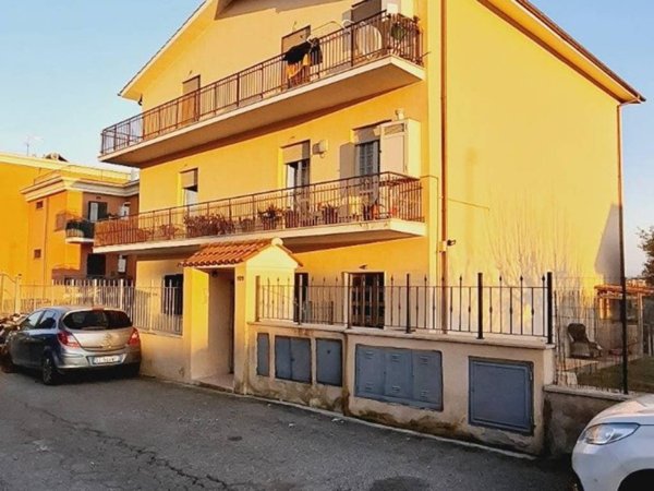 appartamento in vendita a Roma in zona Lunghezza