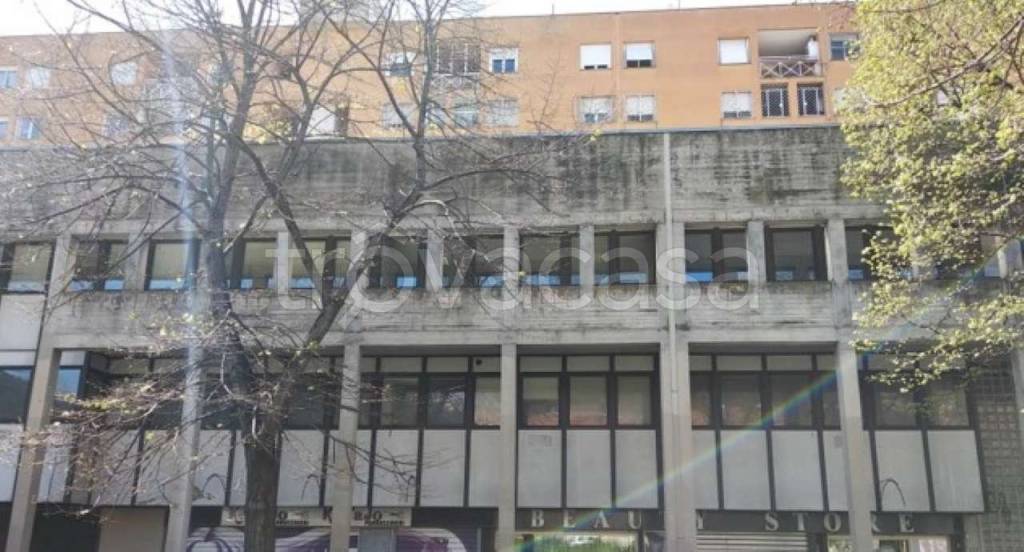 ufficio in vendita a Roma in zona Spinaceto