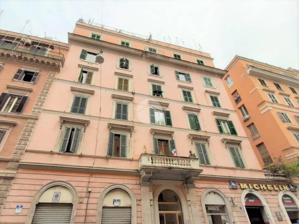 appartamento in vendita a Roma in zona Castro Pretorio