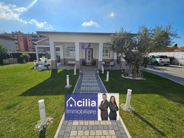 casa indipendente in vendita a Roma in zona Casal Palocco