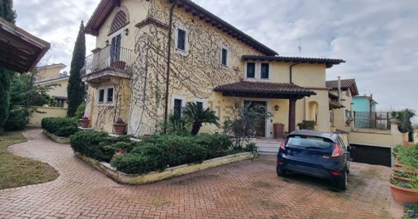 casa indipendente in vendita a Roma in zona Acilia