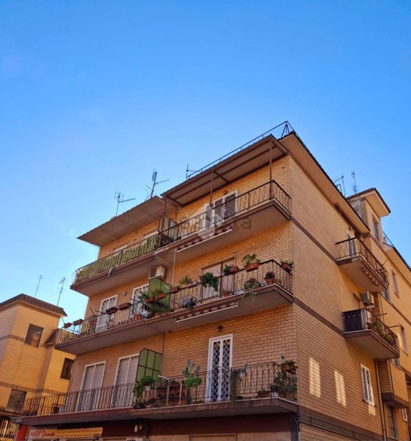 appartamento in vendita a Roma in zona Tor Bella Monaca