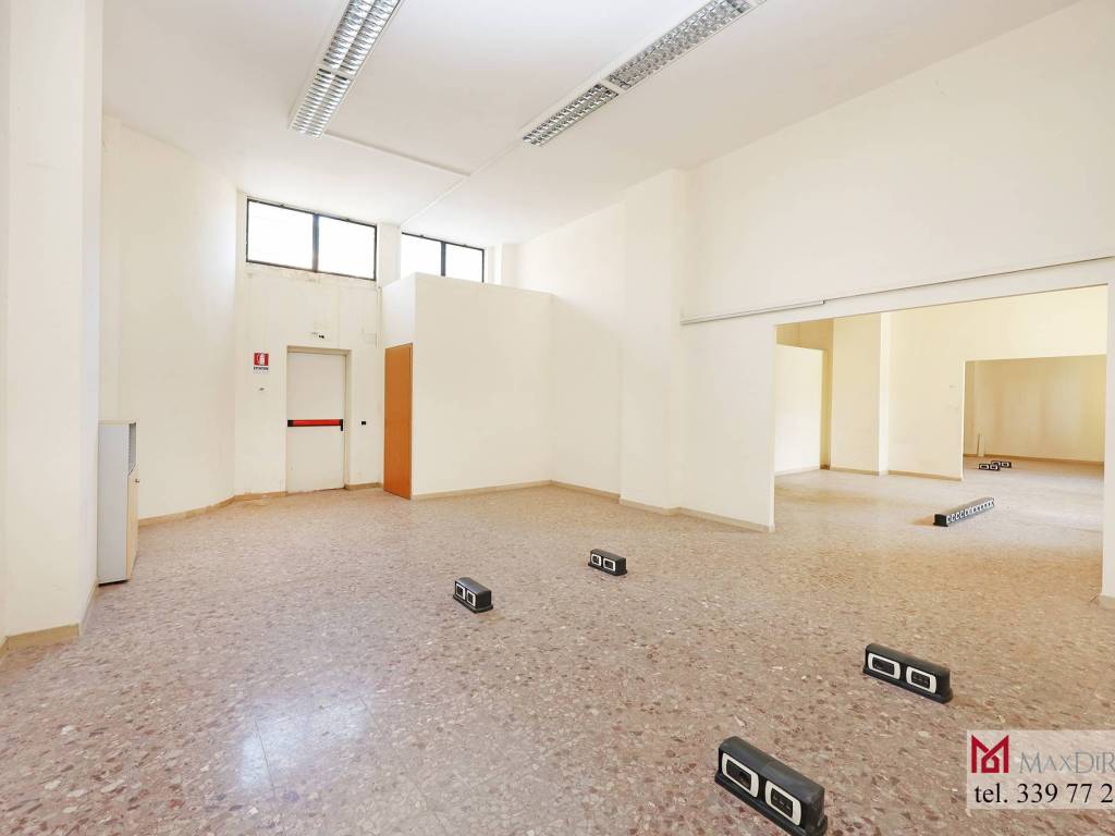 negozio in vendita a Roma in zona Torrino