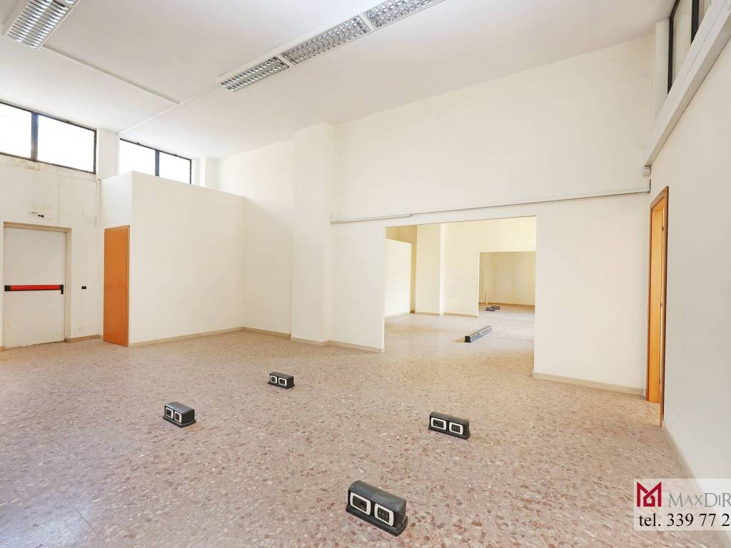 negozio in vendita a Roma in zona Torrino