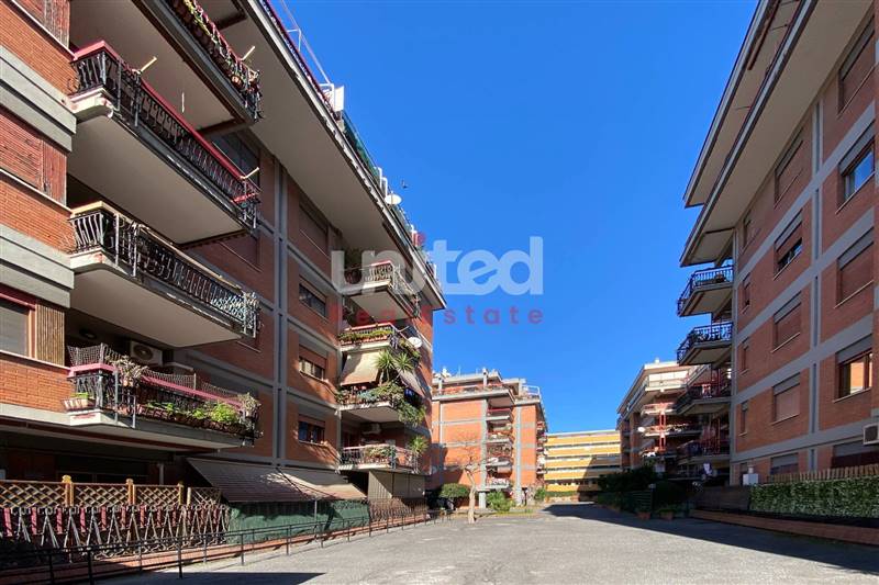 appartamento in vendita a Roma in zona Ostia