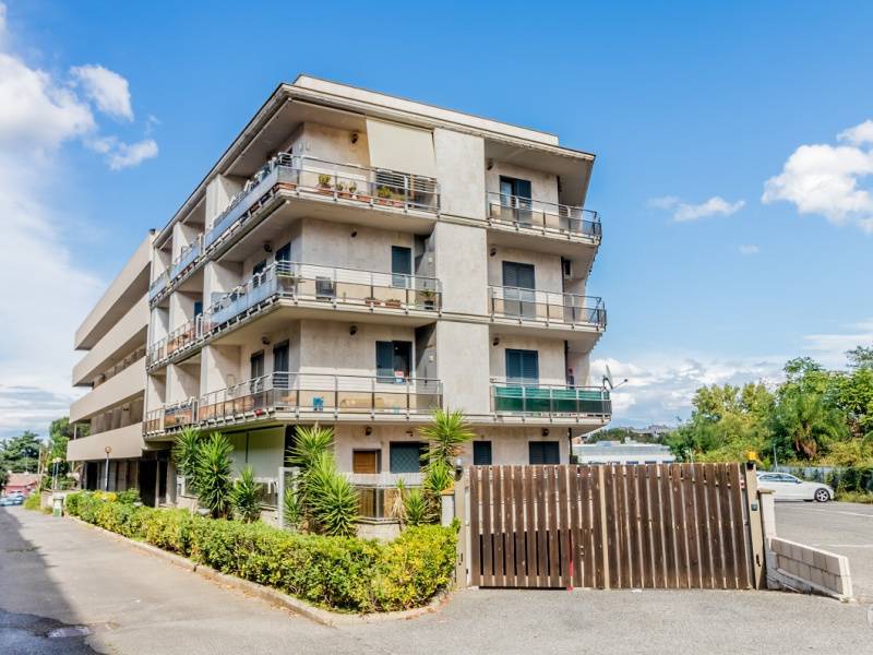 appartamento in vendita a Roma in zona Tre Pini - Poggio dei Fiori