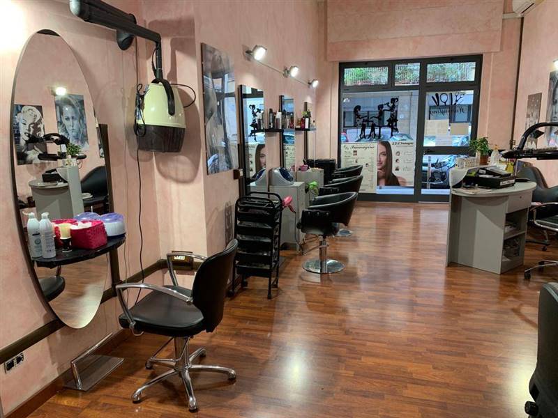 negozio in vendita a Roma in zona Collatino