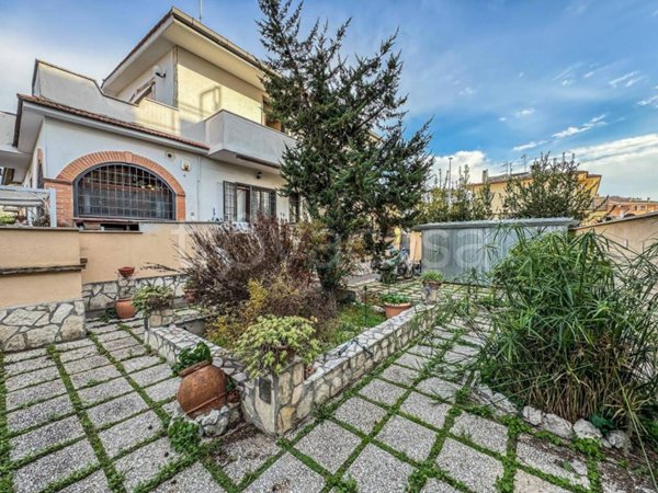 appartamento in vendita a Roma in zona Tor di Quinto