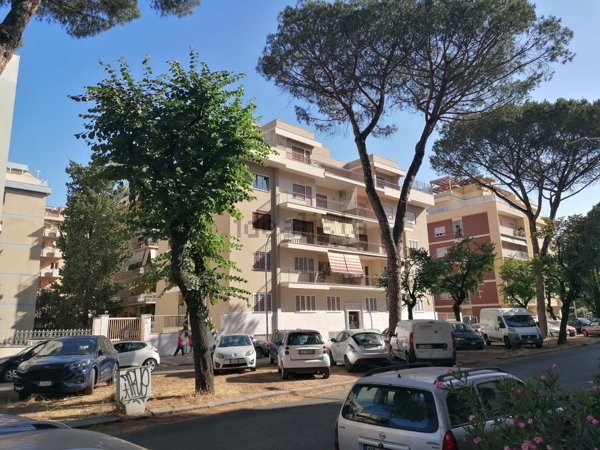 appartamento in vendita a Roma in zona Ardeatino