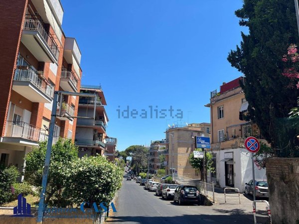 intera palazzina in vendita a Roma in zona Tomba di Nerone