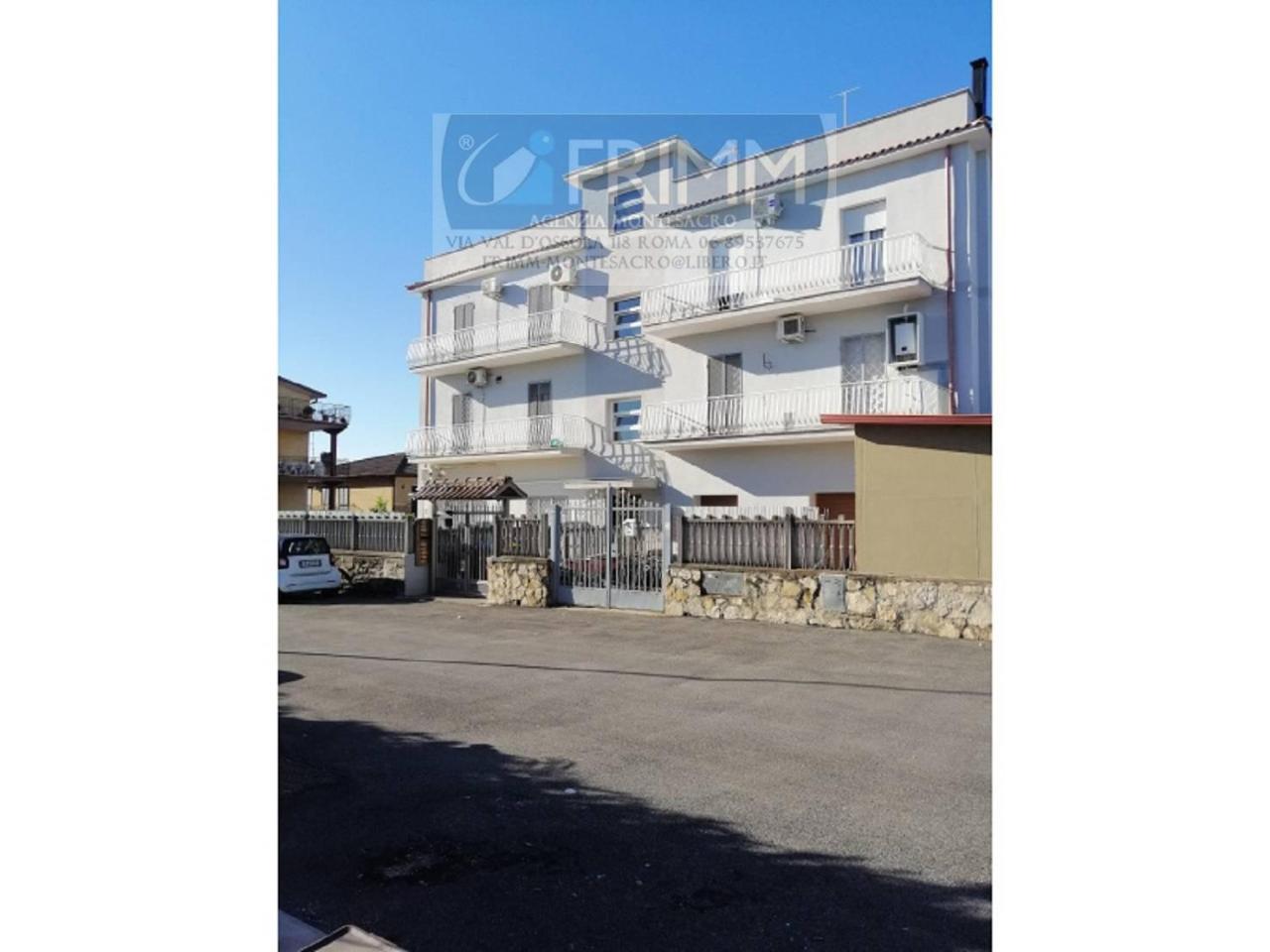 appartamento in vendita a Roma in zona Tor Bella Monaca