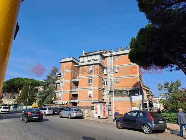 appartamento in vendita a Roma in zona Corviale