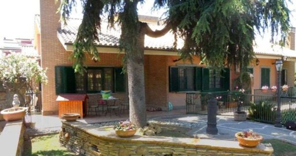 casa indipendente in vendita a Roma in zona Casal Morena