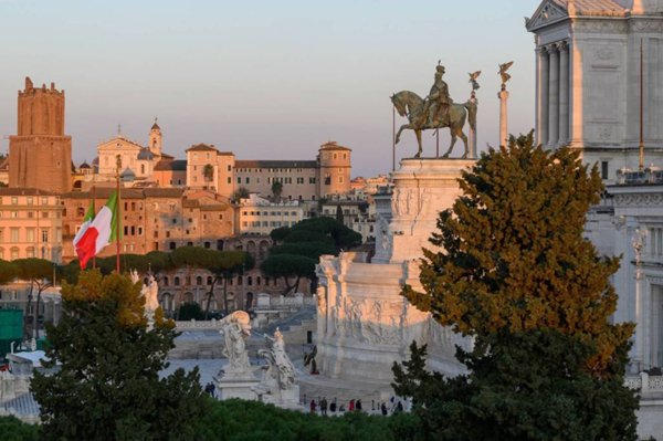 appartamento in vendita a Roma in zona Pigna - Sant'Angelo
