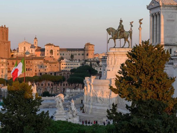 appartamento in vendita a Roma in zona Pigna - Sant'Angelo