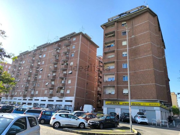 appartamento in vendita a Roma in zona Ardeatino