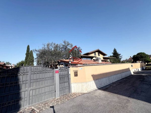 casa indipendente in vendita a Roma in zona Infernetto