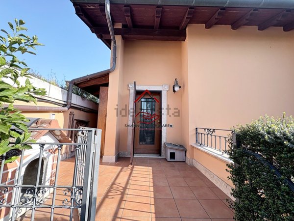 casa indipendente in vendita a Roma in zona Infernetto