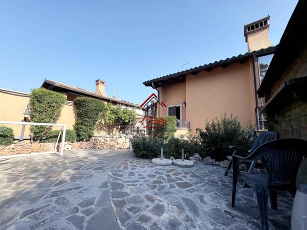 casa indipendente in vendita a Roma in zona Infernetto