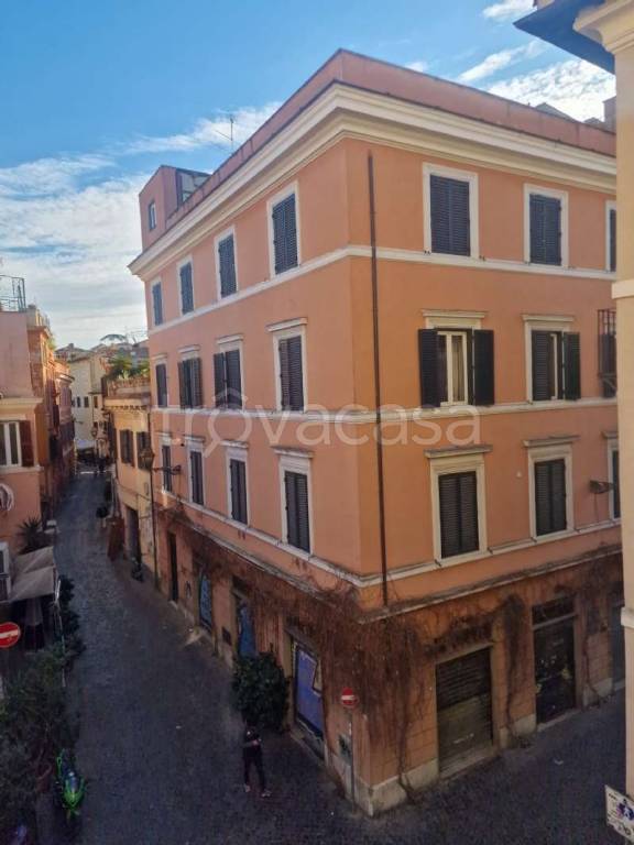 negozio in vendita a Roma in zona Trastevere