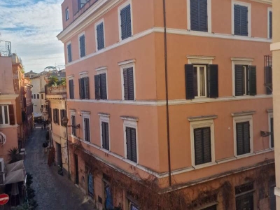 negozio in vendita a Roma in zona Trastevere