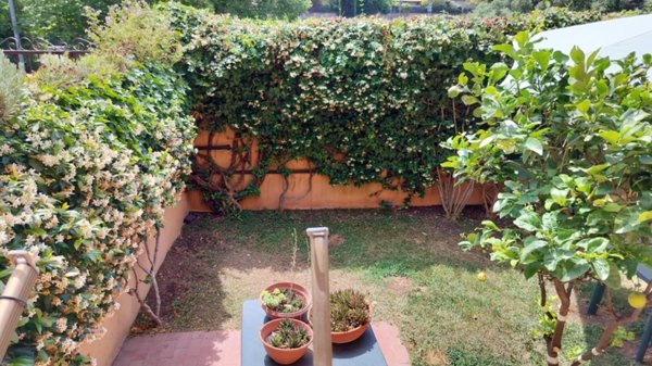casa indipendente in vendita a Roma in zona Ostia