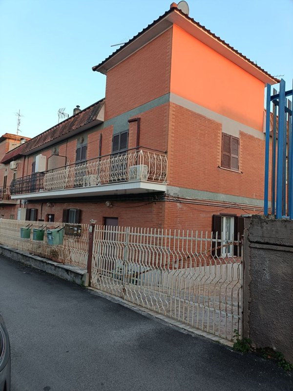 appartamento in vendita a Roma in zona Settecamini