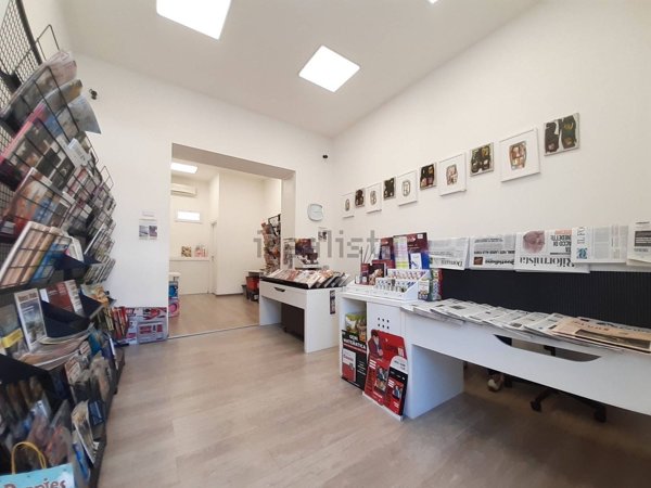 locale commerciale in vendita a Roma in zona Appio Latino