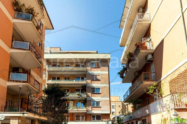 appartamento in vendita a Roma in zona Ardeatino